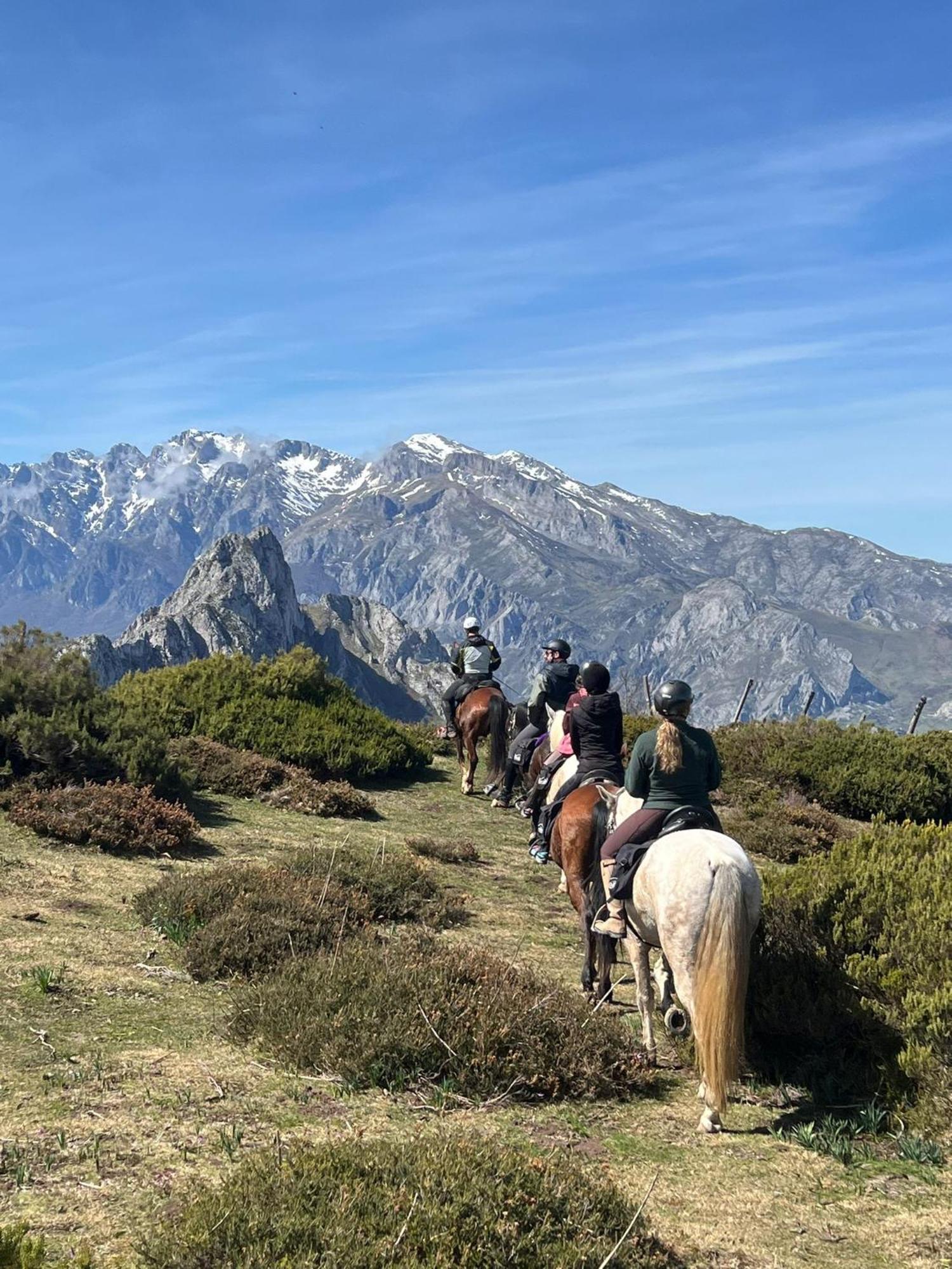 Hosteria Picos De Europa Потес Экстерьер фото